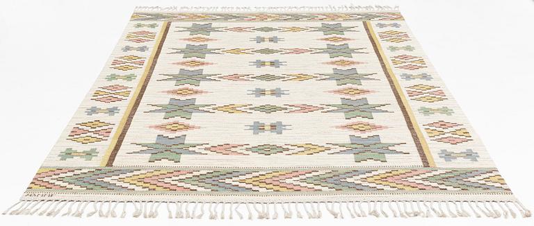 Märta Måås-Fjetterström, a carpet, "Vit botten", flat weave, ca 305 x 200 cm, signed AB MMF.