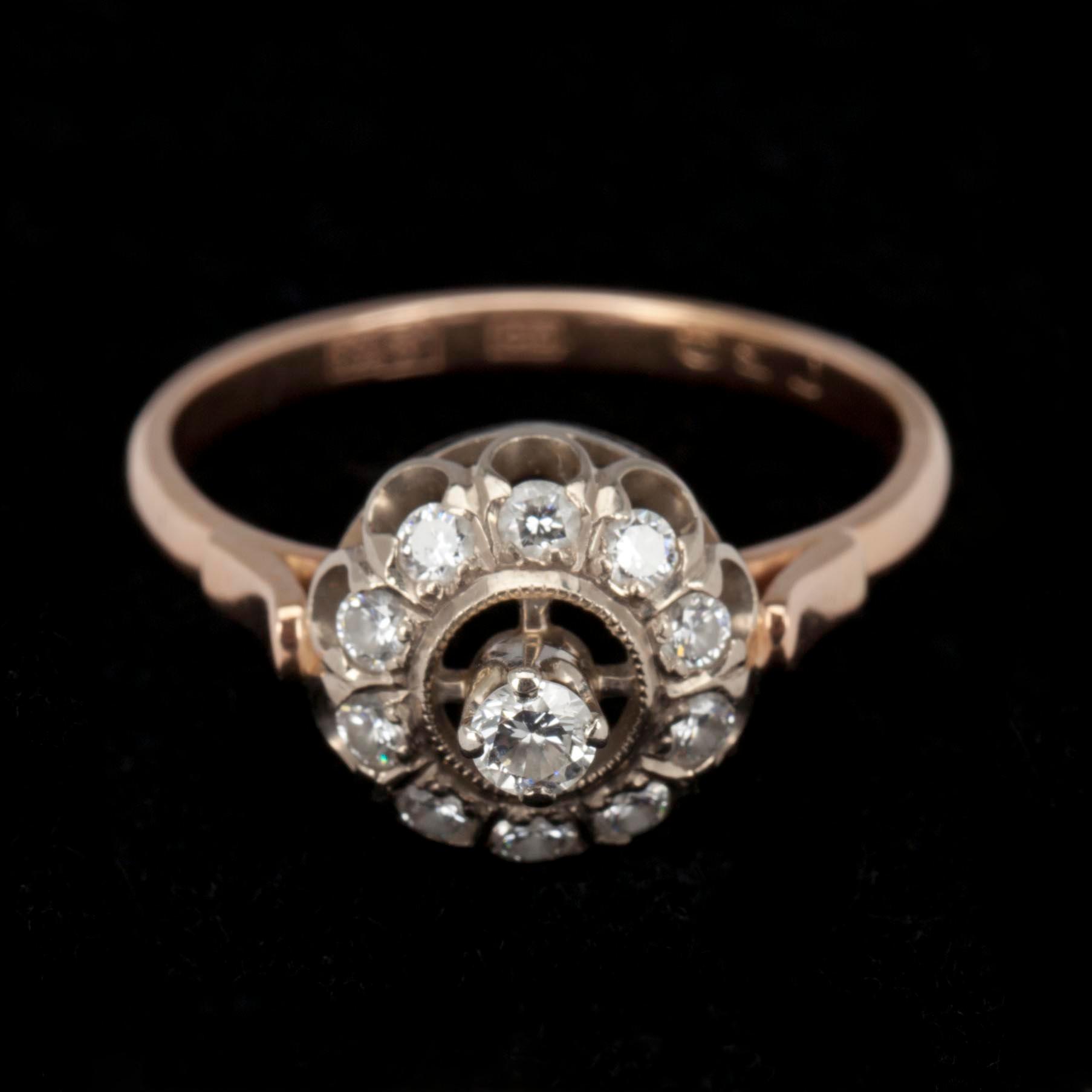 RING, guld 14K, sovjetiska stämplar 583, 11 diamanter. Vikt 3,5 g.