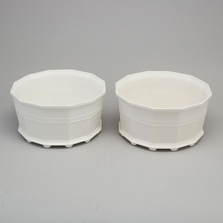 A pair of porcelain plant pots from Prins Eugens Waldemarsudde, Gustavsberg.