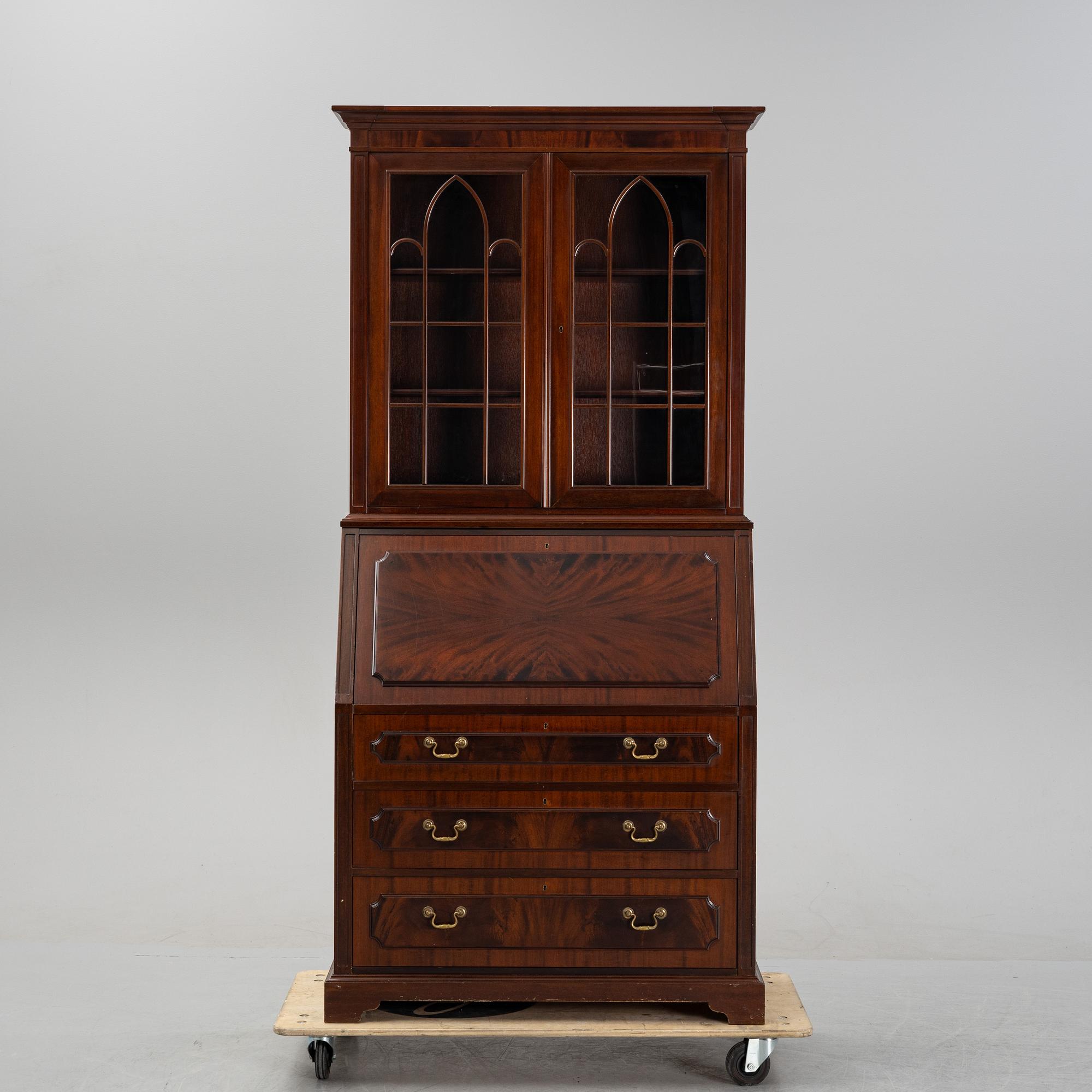 Skrivskåp med vitrinöverdel,  1900-talets andra hälft.