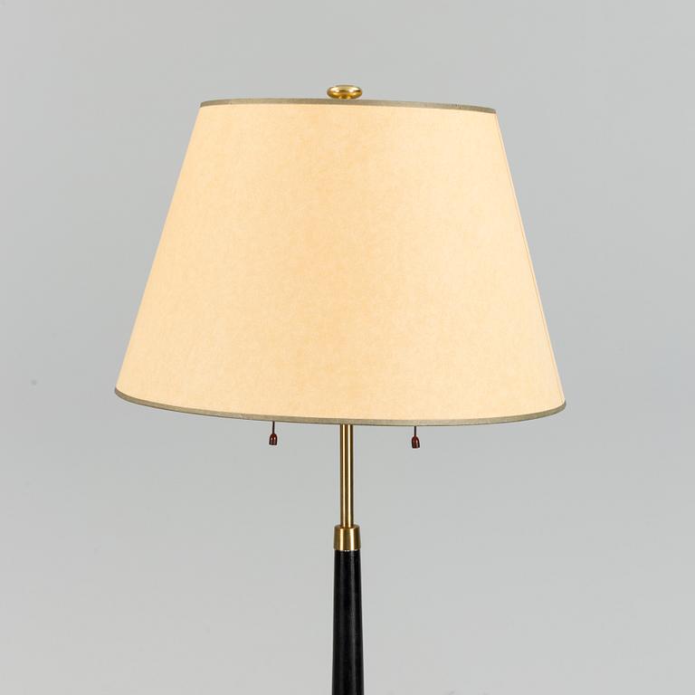A mid 20th century floor lamp.