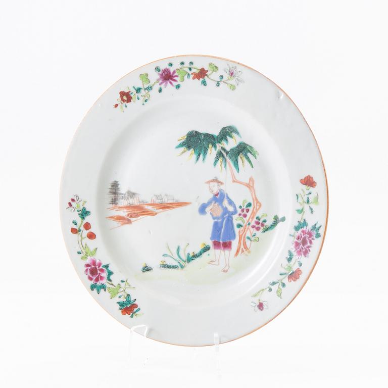 A famille rose dish, Qing dynasty, Qianlong (1736-95).