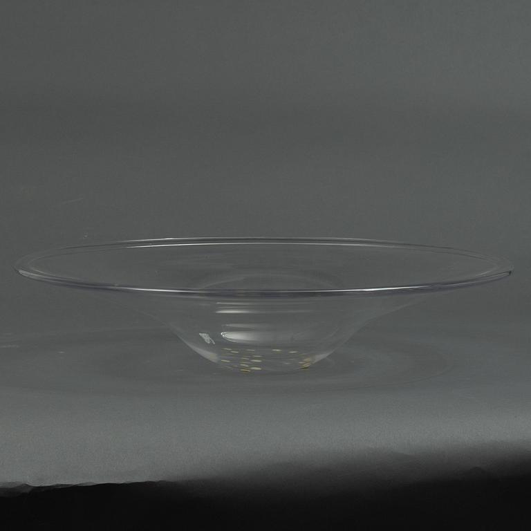 Hanne Dreutler & Arthur Zirnsack, "Äpple-Plommon-fat  nr 1", med åtta frukter i glas, Studio Åhus, 1988.