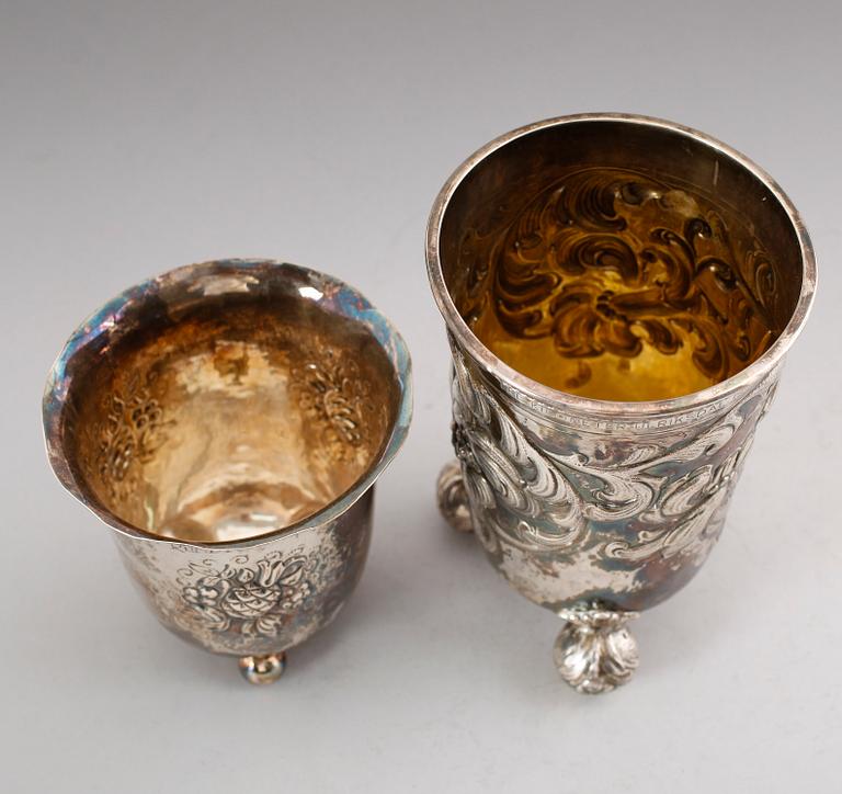 VASER, 2 st, silver, GAB och CG Hallberg, Stockholm 1938 samt 1949. Vikt ca 559 gram.