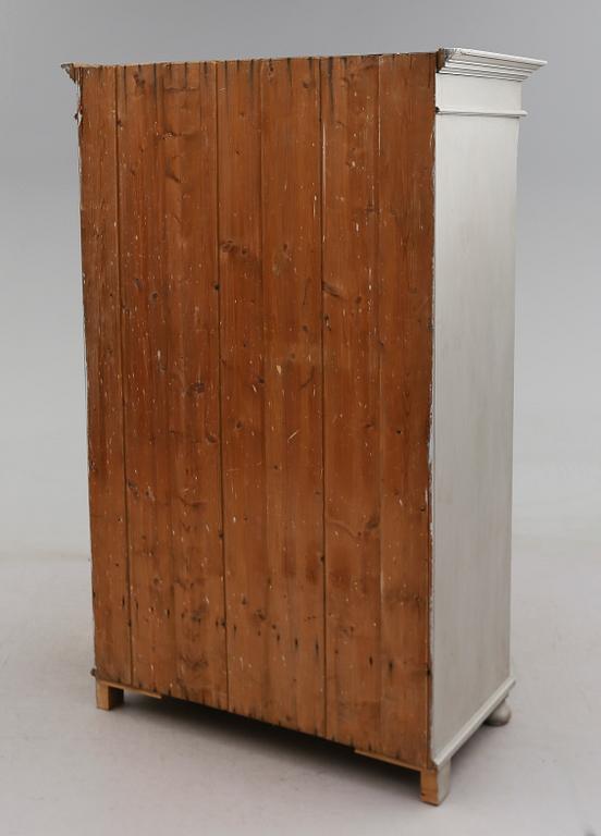 KLÄDSKÅP, omkring år 1900.