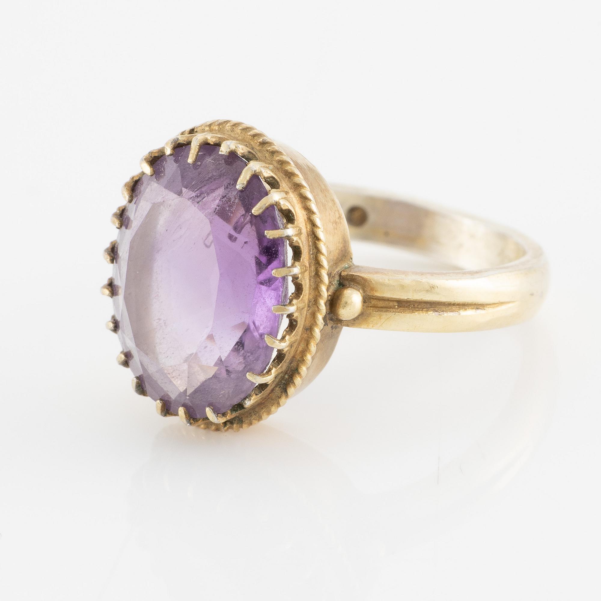 A set with a necklace, a bracelet, a brooch, and a ring.