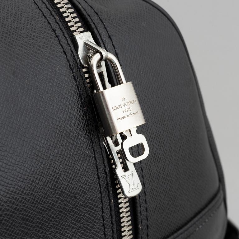 Louis Vuitton, a 'Taiga Kendall GM'.