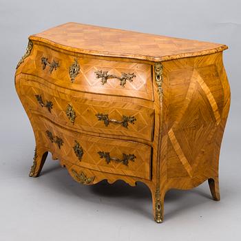 3. A SWEDISH CHEST OF DRAWERS, 18th Century.