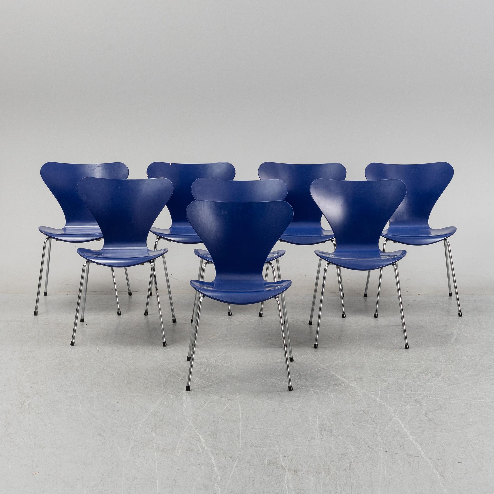 Arne Jacobsen, stolar, åtta stycken, modell "Sjuan" Fritz Hansen, Danmark, 1989.