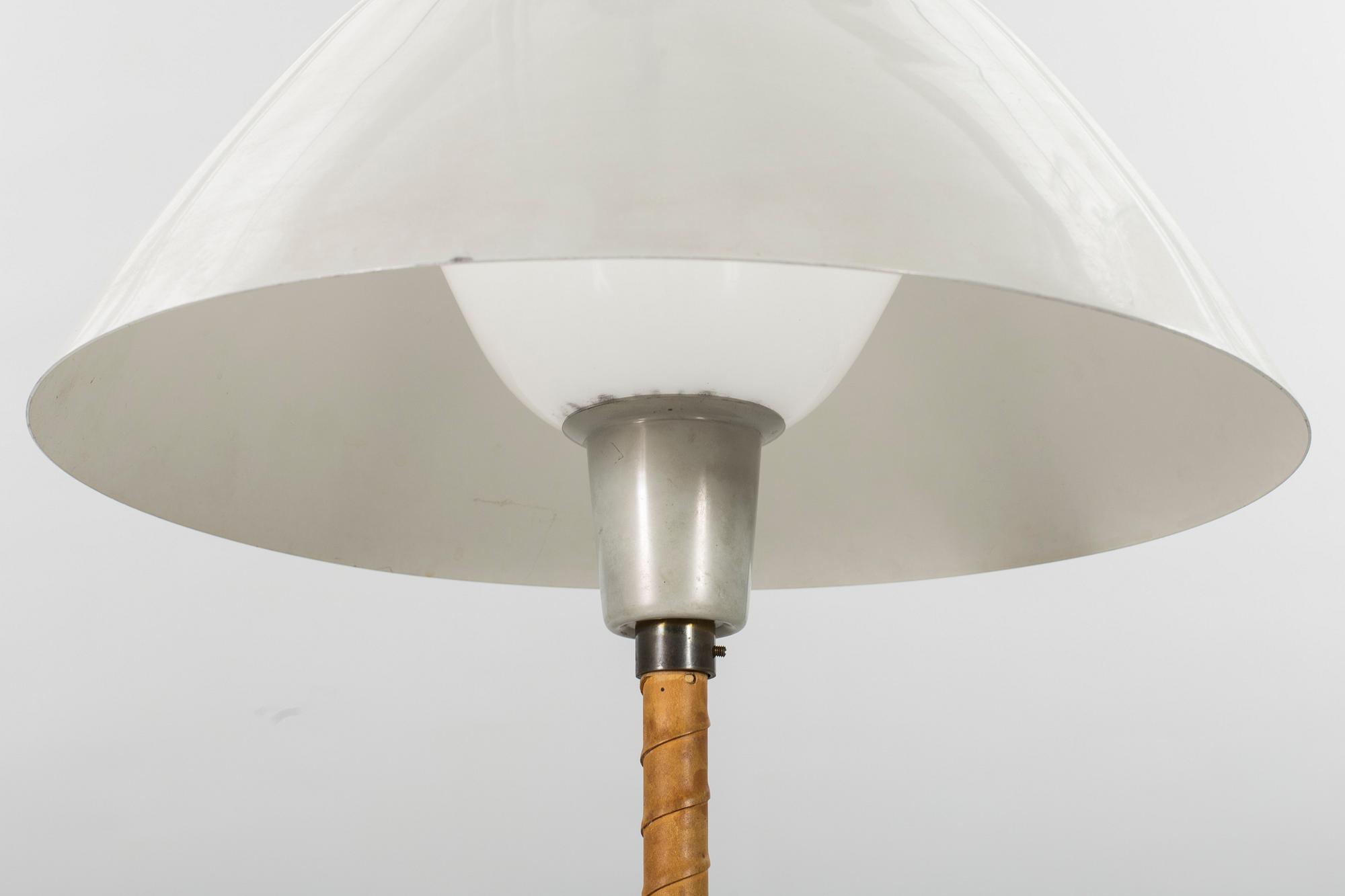 LISA JOHANSSON-PAPE, golvlampa, "Senator", Orno. Modellen formgiven 1947.