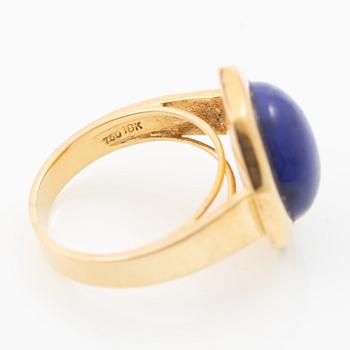 18K gold ring with lapis lazuli.