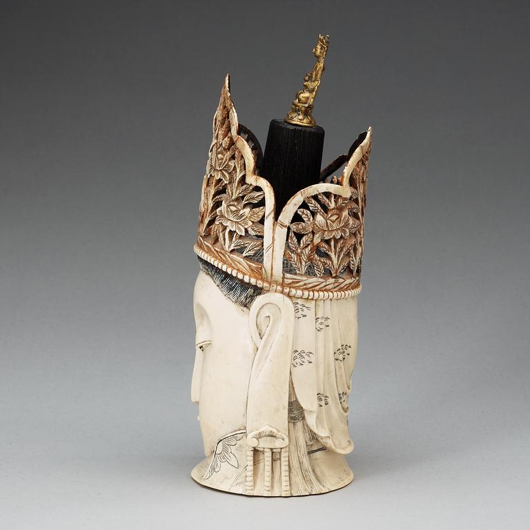 A carved ivory head of a Guanyin, late Qing dynasty.