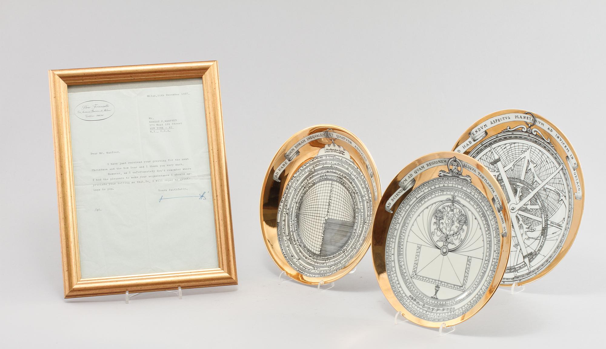 TALLRIKAR, 3 st, samt BREV,  Fornasetti, Milano, 1900-talets andra hälft.