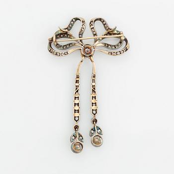A 14K gold and silver brooch set with old- and rose-cut diamonds and two pearls.