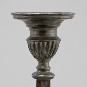 LJUSSTAKAR, ett par, tenn, sengustaviansk stil, Berndt Oskar Santesson, Stockholm, 1962.