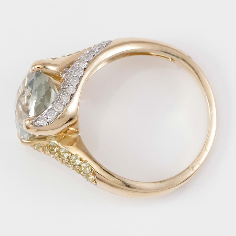 RING, 10K guld, kvarts, peridoter och diamanter tot ca 0.25 ct.