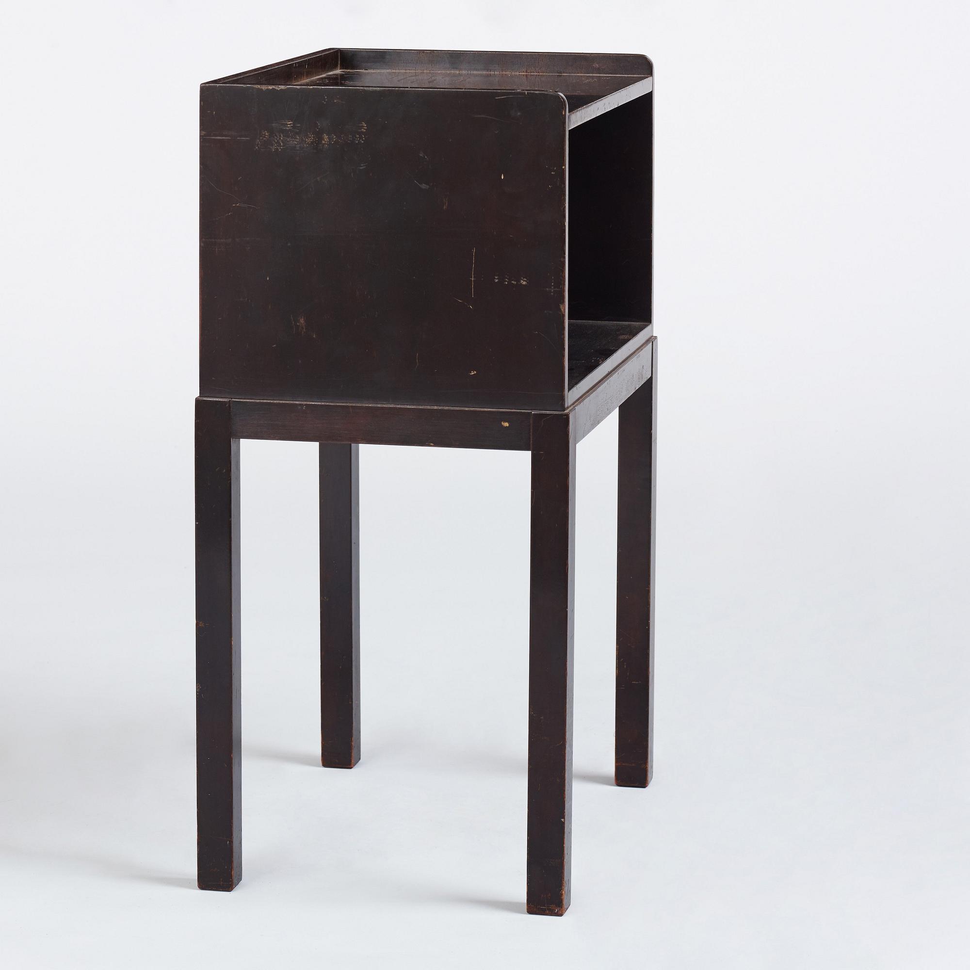 Axel Einar Hjorth, sidobord, "Typenko", sannolikt utställt i Chicago 1933, Nordiska Kompaniet 1933.