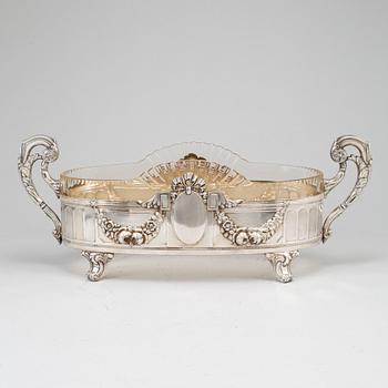 A silver plated jardiniere, eraly 20th Century.