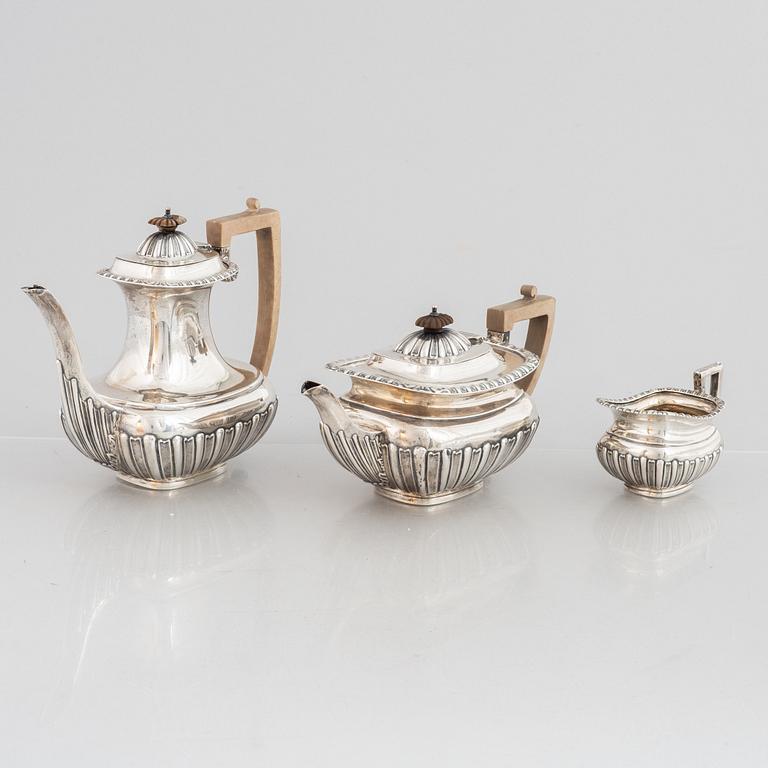 An English silver coffee pot, tea pot and cream jug, mark of Charles Boyton & Son Ltd, London 1917.