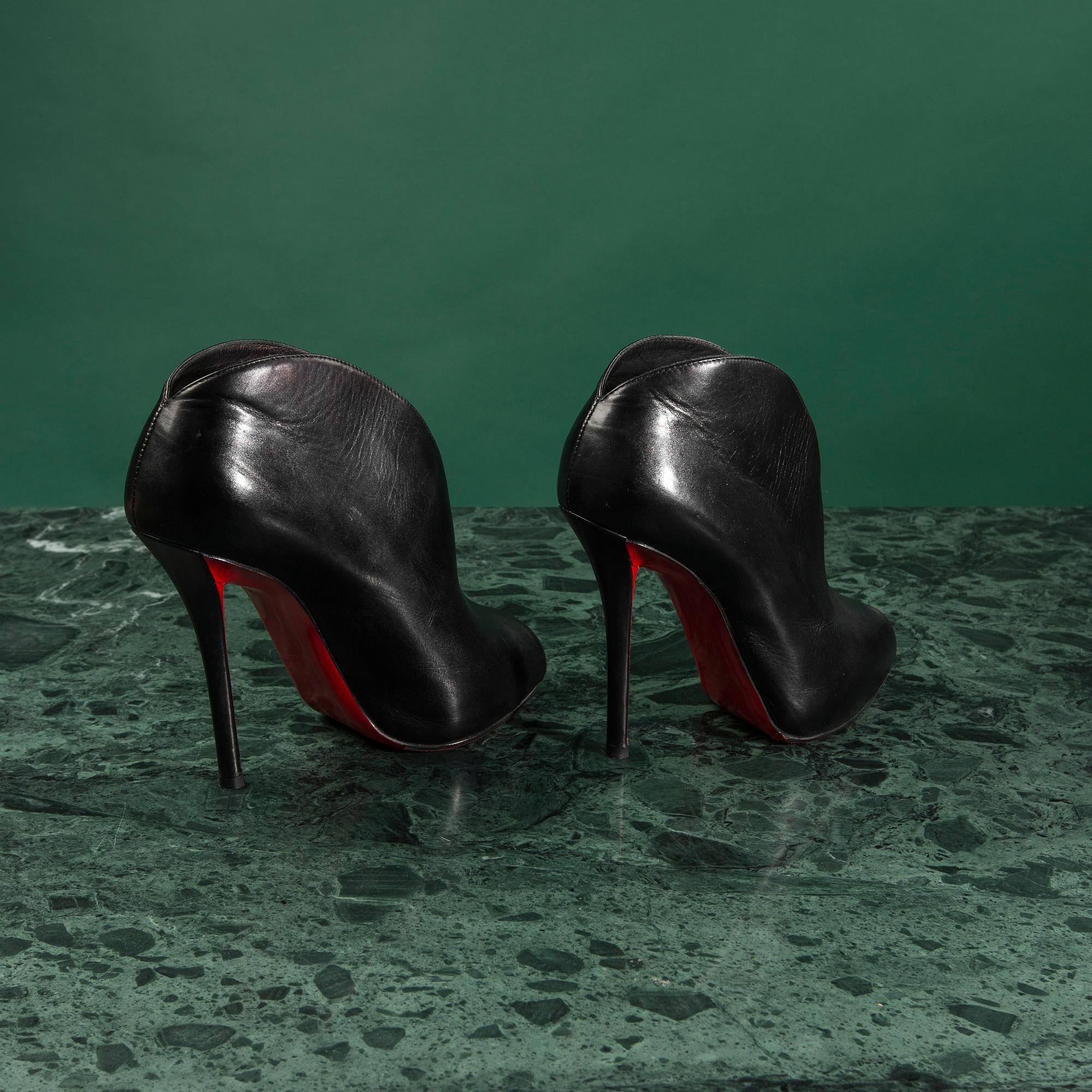 SKOR, CHRISTIAN LOUBOUTIN,  storlek 37.