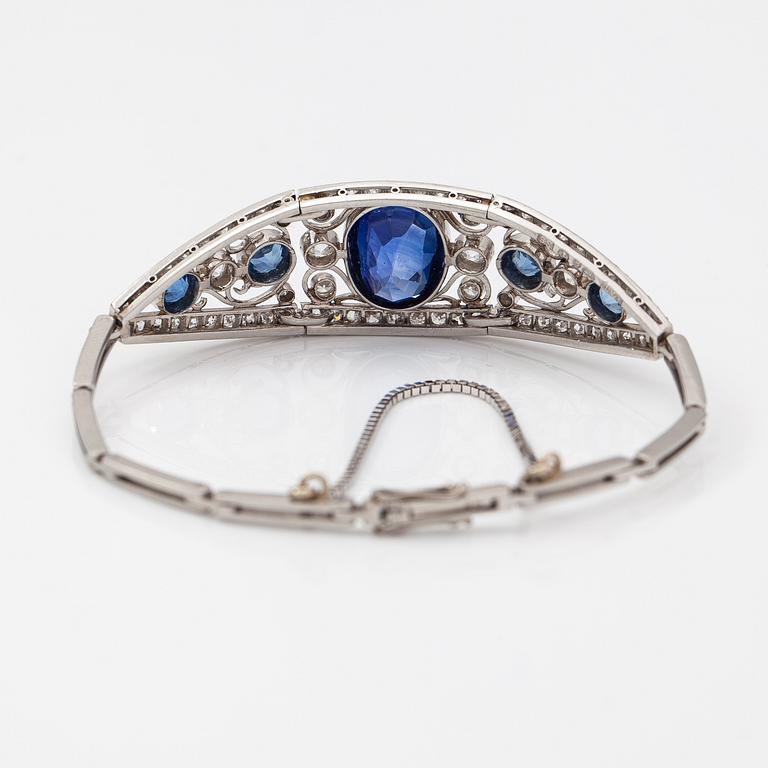 A platinum bracelet with old-cut diamonds ca. 1.46 ct in total, a synthetic sapphire and sapphires. Early 20th century.