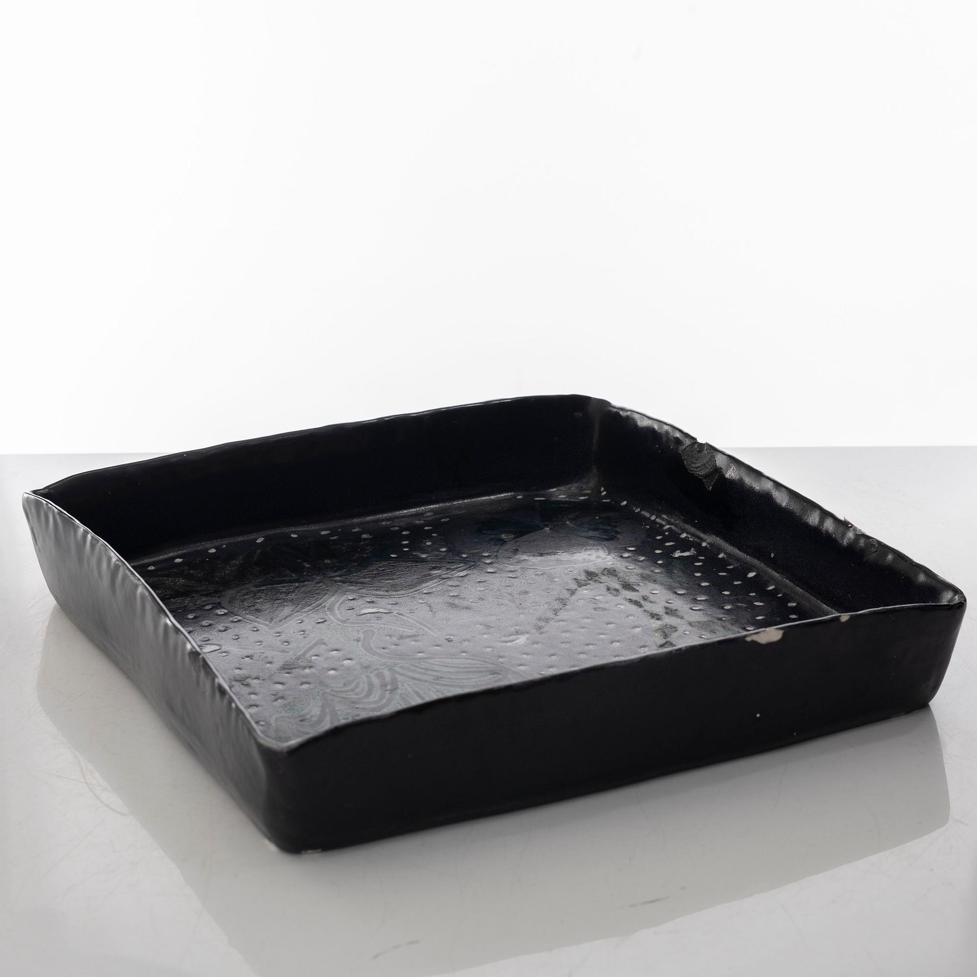 Birger Kaipiainen, a signed stoneware tray.