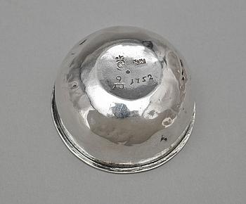 TUMLARE, silver, Niclas Warneck, Karlstad, 1752. Vikt ca 18 g.