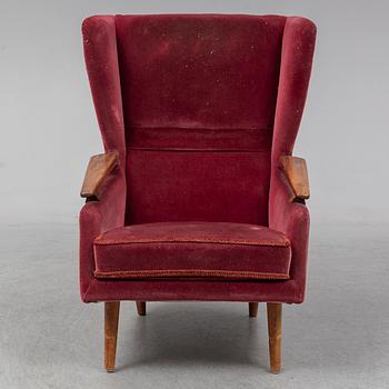 A mid 20th century easy chair.