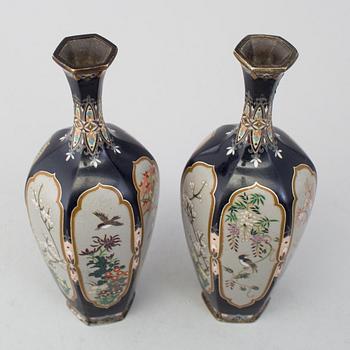 A pair of Japanese cloisonne vases, Meiji period (1868-1912).