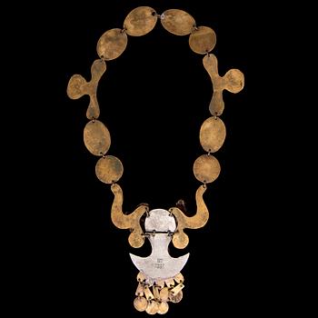 HALSSMYCKE, bl.a. mässing. Seppo Tamminen 1970-tal.