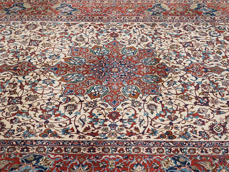 MATTA, Old Isfahan, part silk, ca 327 x 209 cm.