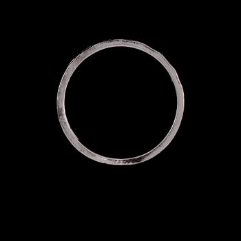 RING, 18k vitguld med 7 åttkantslipade diamanter, Bo Cedstam, Stockholm, 1969. Vikt 3 g.