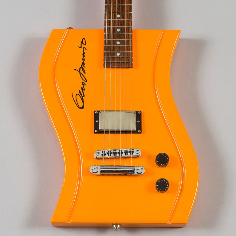 Eero Aarnio, kitara, " Copacabana Guitar", signeerattu Eero Aarnio, Lottonen Guitars, 2006.