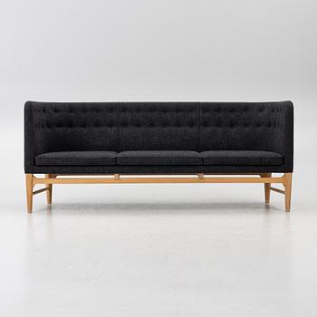 Arne Jacobsen, & Flemming Lassen, Soffa, ”Mayor AJ5”, &Tradition, Danmark, 2000-tal.