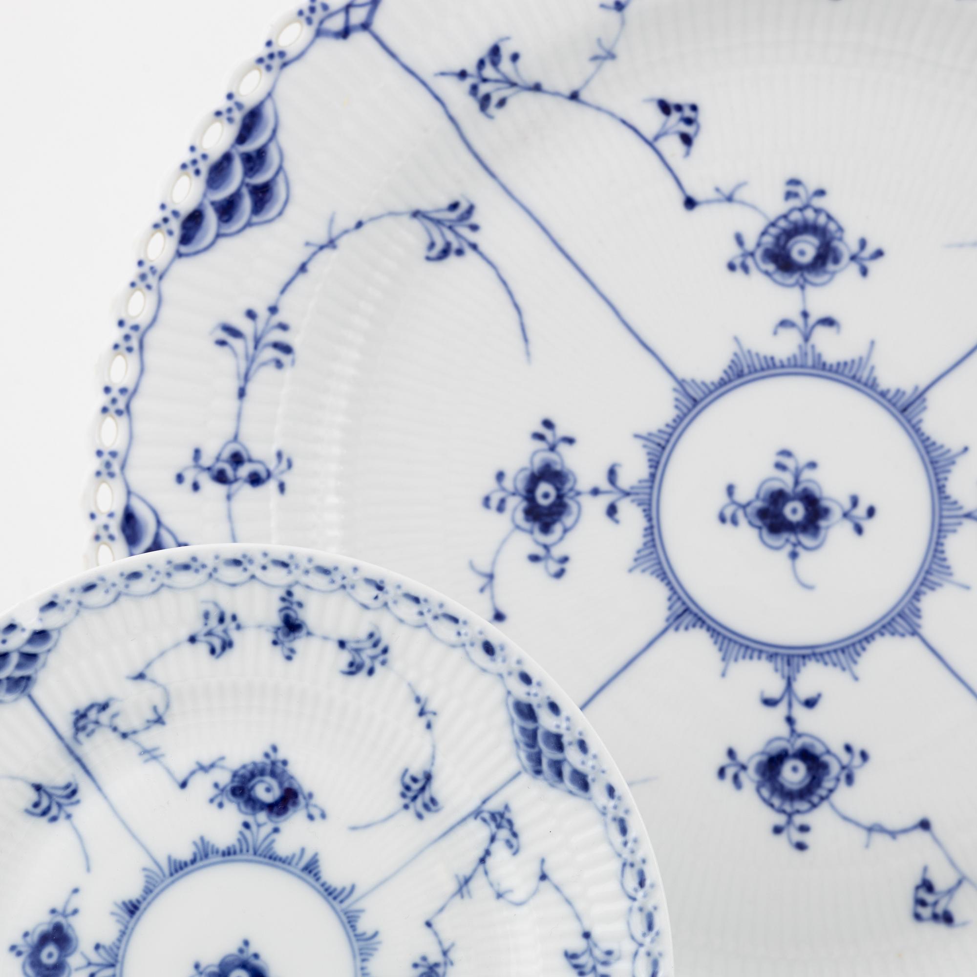 Kaffeservis, 38 delar, porslin, "Musselmalet", Royal Copenhagen, Danmark.