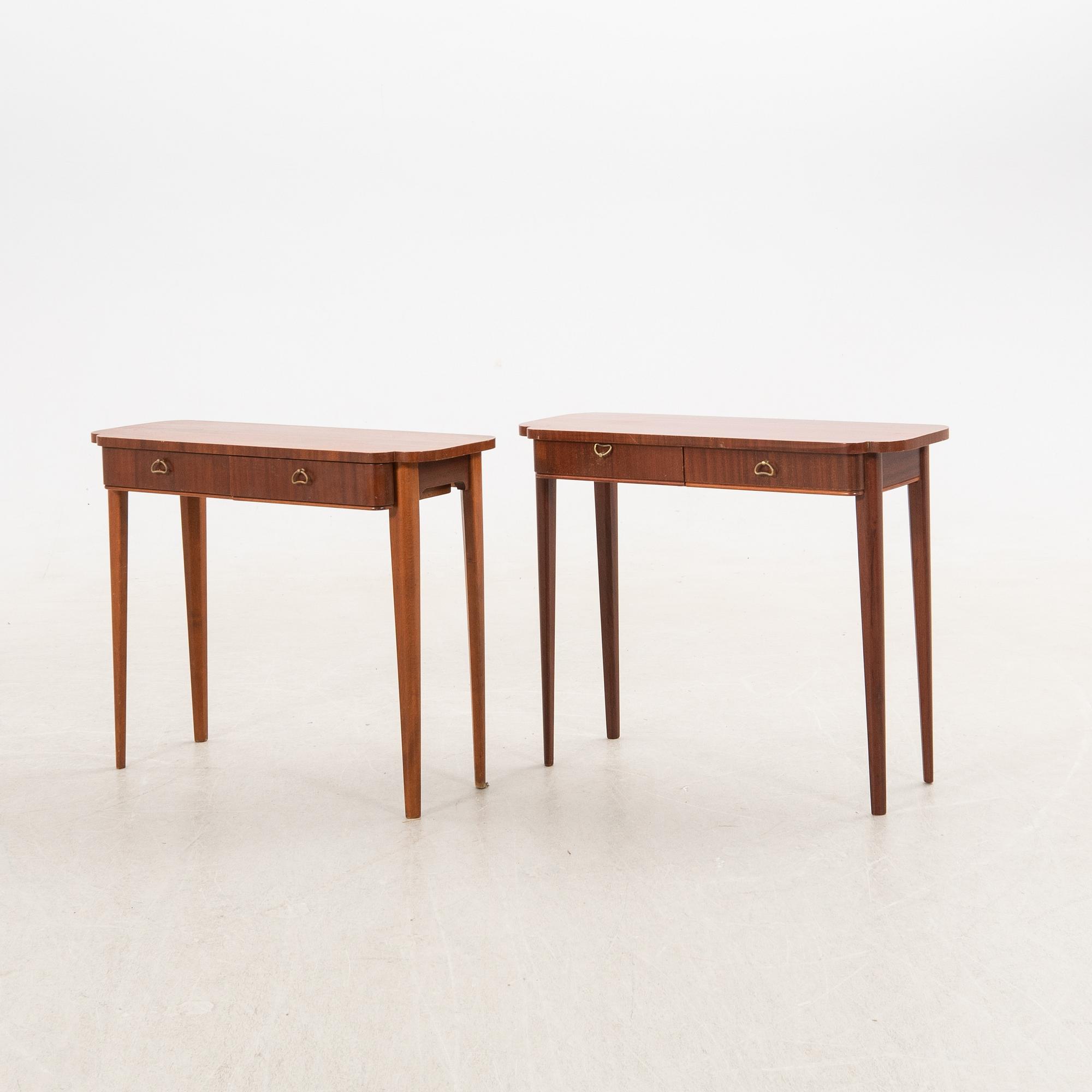 Sängbord/hallbord, ett par, 1900-talets mitt.
