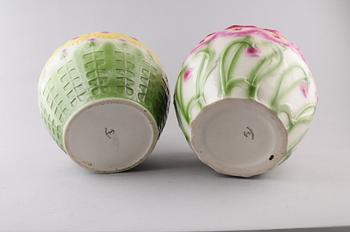 YTTERFODER, 2 st, porslin, Gustavsberg, jugend, tidigt 1900-tal.