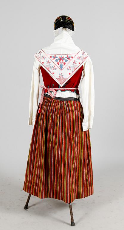 FOLKDRÄKT, Skedevi, Östergötland.
