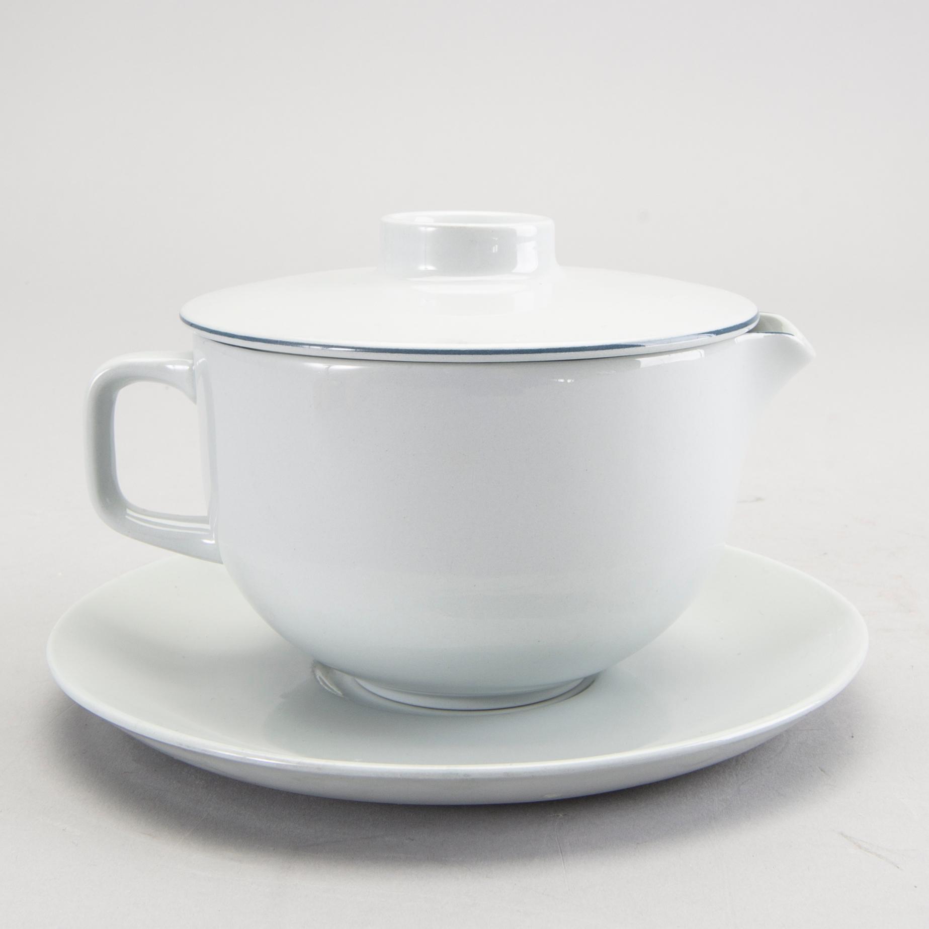 Grethe Meyer, "Blue Edge", tableware, 100 dlr, Royal Copenhagen and Aluminia.