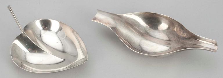 TAPIO WIRKKALA, SKÅLAR,2 st, silver, sign Tapio Wirkkala, Westerback Helsingfors 1954 och Kultakeskus Tavastehus 1958. Tot vikt ca 107 g.