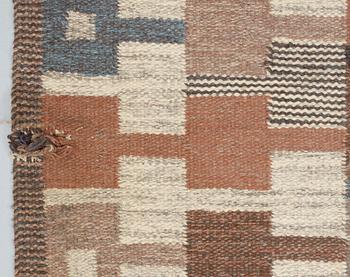 CARPET. Flat weave (rölakan). 659 x 318,5 cm. Possibly Linköpings Hemslöjd.