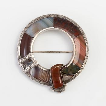 A BROOCH set with agate.