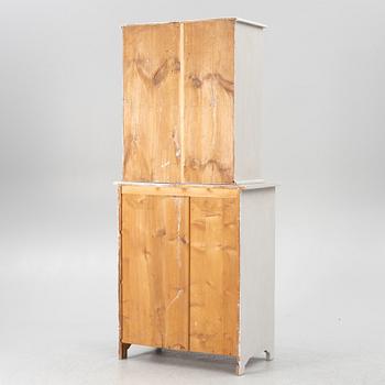 A vitrine cabinet, early 20th century.