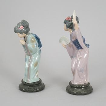 A pair of porcelain figurines, Spain, secind half of the 20th century.