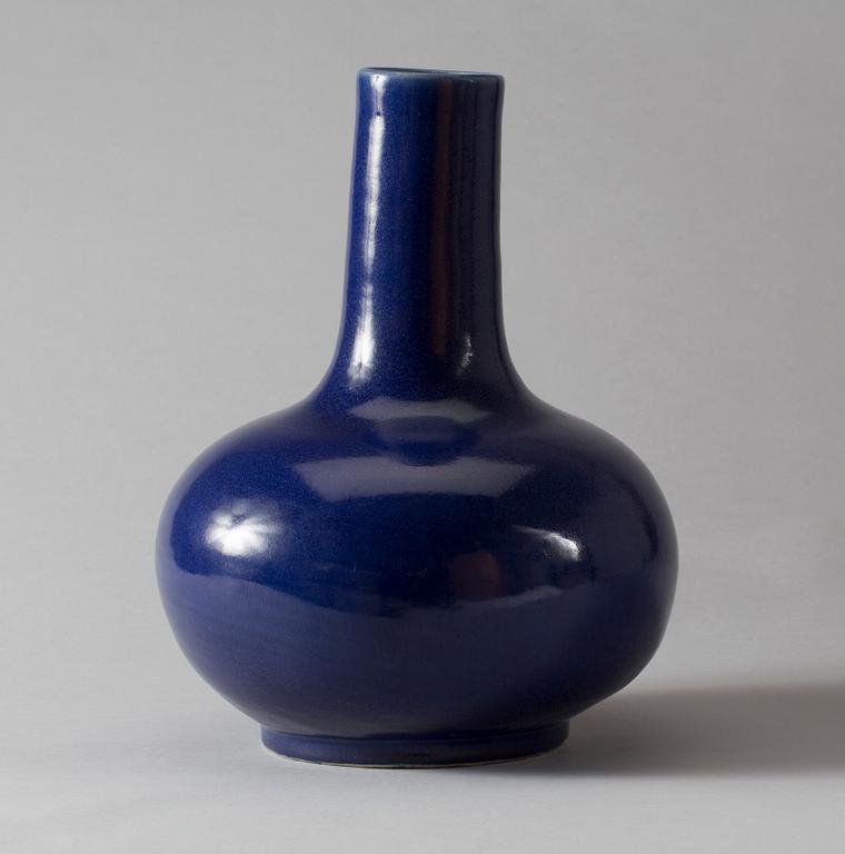 VAS, porslin, Kina 1800/1900-tal.