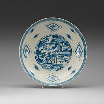 165. A blue and white charger, Ming dynasty, Wanli (1573-1619).