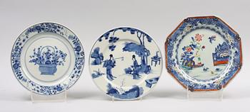 TALLRIKAR SAMT FAT, 5 delar, porslin, Qianlong, Kina, 1700-tal.