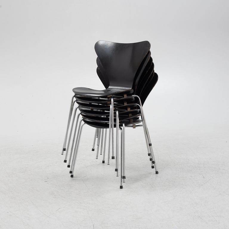 Arne Jacobsen, stolar sex st. "Sjuan", Fritz Hansen, Danmark, daterade 1966.