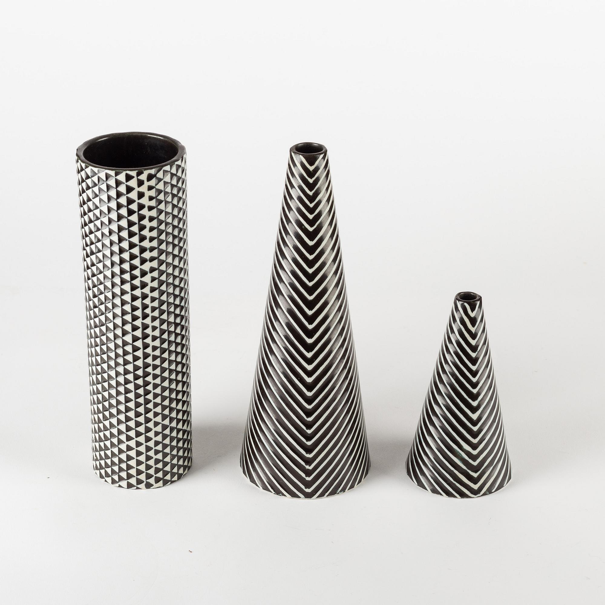 Stig Lindberg, a set of three stoneware 'Domino' vases, Gustavsberg.