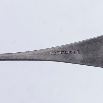A set of Finnish silver cutlery, including Kultakeskus Oy, Hämeenlinna 1965 (16 pieces).